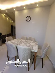  3 طاولة طعام فاخرة بتصميم عصري وأنيق