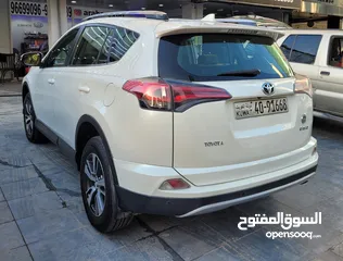  2 Toyota  RAV4.   2017