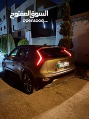  7 كيا نيرو 2025 Kia niro للإيجار ب افضل الأسعار مكتب الصقر الأسود لتأجير السيارات.