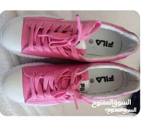  2 أحذية نسائية للبيع