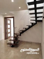  6 اخير مع روف للبيع في عبدون / الرقم المرجعي : 13666