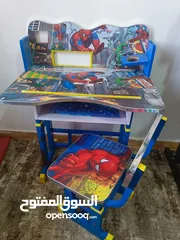  1 مكتب دراسي للاطفال بحال جيد ولادي