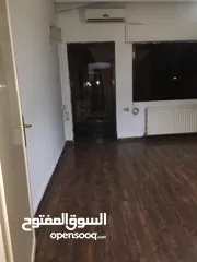  7 شقه مميزه للايجار في الشميساني 3 غرف نوم منهم 2 ماستر. بلكونه عدد 2. مطبخ كبير ومميز. تدفئه ومكيفات