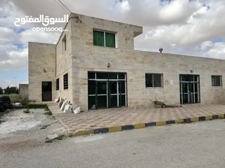  1 مجمع تجاري وطابق سكني  مساحة البناء الأرضي (المجمع) 400م مربع والطابق الأول (سكني) 150م مربع