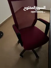  2 طاولة مكتب بيضاوية + كراسي عجل مميزه + مكاتب مختلفة (استعمال بسيط جدا - شبه جديد) بسبب السفر