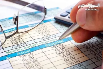  18 أستاذ محاسبة و اقتصاد حاصل على الامتياز لطلاب الجامعات