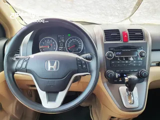  8 Honda CR-V in excellent condition