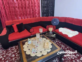  2 طقم كنب  تفصيل وليس تجاري بحاله جيده جداً مع برادي