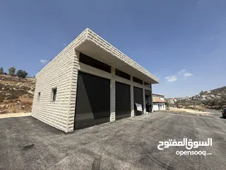  1 مخازن للإيجار اربع ابواب يصلح تأجير باب  مساحه المخزن الواحد ارتفاع 6 متر الطول 11 متر عرض المخزن 3