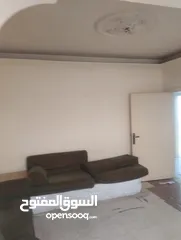  15 شقة للبيع من المالك مباشرة منطقة شميساني الطابق الأول  مساحة البناء 196متر.  عمر البناء10سنوات