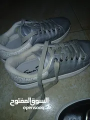  2 أحذية بحال الجديد فقط الحذاء ب5 دينار