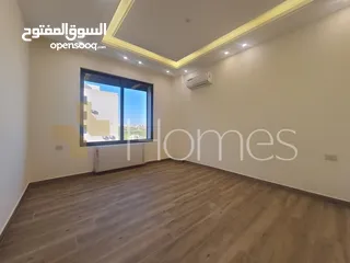  7 شقة ارضية مع ترس للبيع في رجم عميش، بمساحة بناء 225م