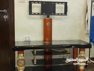  3 طاولة مع قواعد للتلفزيون