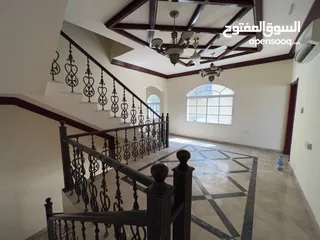 5 للبيع فيلا مميزة كورنر في بوشر قريب المدرسه الامريكيه 4 غرف نوم وصالتين وحوش واسع