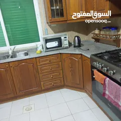  18 شقة مفروشة أرضية للايجار في ضاحية الرشيد 4 مكيفات بكل غرفة مكيف وبئر ماء خاص للشقة