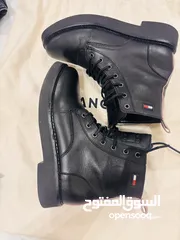  2 Tommy Hilfiger women boots