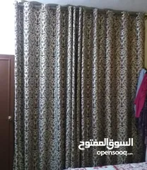  4 للبيع مستعجل برادي 3 قطع ازرق مخمل ومعرق لشباك مقاسها بالاعلان برداية معرقة 3قطعة بيصير لشباكين ثقال