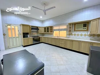  4 Villa for rent in Hidd with pool