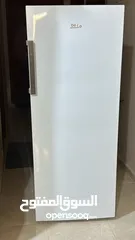  1 فريزر بيكو 6 ادراج نظيف جداً بحاجه لماتور