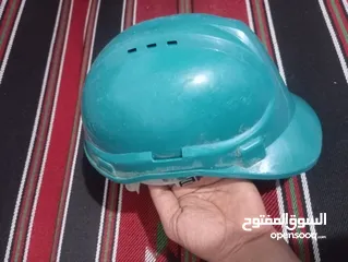  2 خوذه بحالة ممتازة