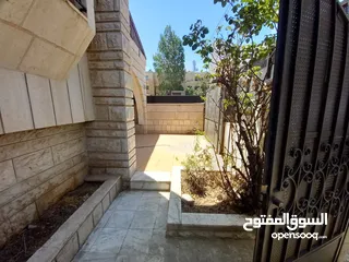  13 فيلا فارغة للإيجار اعلان رقم (V32)
