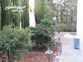  5 فيلا مستقلة للبيع خلدا العواجانيه على مساحة أرض دونم