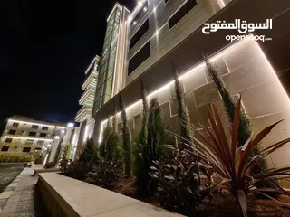  17 بالاقساط بتشطيب فندقي 220 متر باطلاله مميزة في ديرغبار النوابلسة مطلة على عبدون و طريق المطار