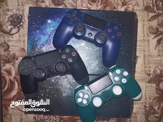  2 بلايستيشن 4 فات مع كامل عدتها  وثلاث ايدين وسيدي GTA V
