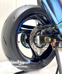  9 Suzuki GSR 750 سوزوكي