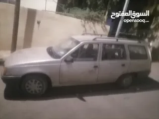  3 أوبل كاديت موديل 91 صالون ميكانيكياتها جيده ولكن بحاجة إلى دهان
