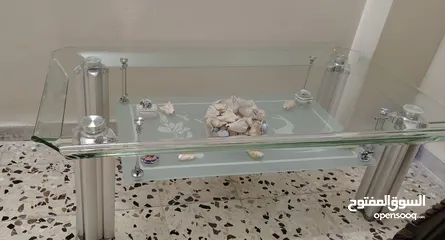  1 اثاث منزل للبيع خشب اصلي بسعر مناسب لمعرفة سعر الاثاث يرجى ارسال صورة عن القطعة واستفسار عن السعر .