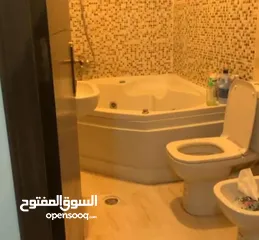  2 شقة فارغة للايجار ارضي مع ترس