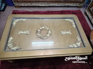  1 أثاث غرفة جلوس كامل (طقم كنب +طاولة صالون +3 طاولات صغيرة) بحالة جيدة جداً بسعر مغري