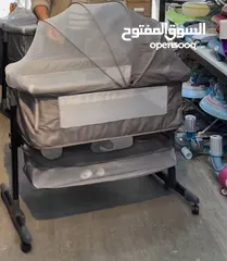  4 سرير بيبي هزاز بيفتح جهة الام بعدو بالكرتونة جديد سبب البيع الهدية ما عجبتهم