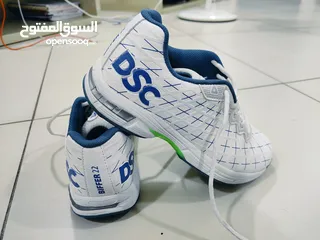  3 sports shoes DSC