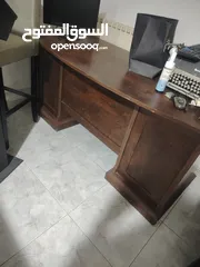  8 كنبايه مكتب + ثلاثه مكاتب للبيع