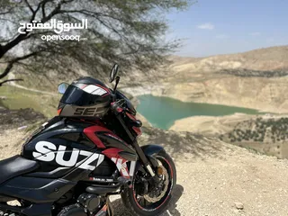  2 Suzukl Gsx.s 750