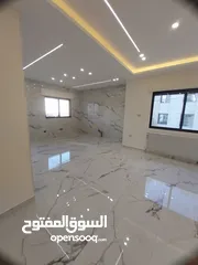  11 تلاع العلي 175م وحديقة وكراج خاص