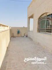  6 فيلا لم تسكن تشطيب فخم واجهة 35 متر حجر عالشارع في منطقة الجريبا - ياجوز