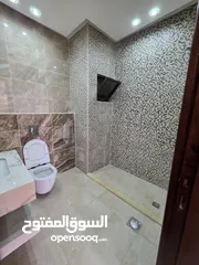  11 شقة ملوكية بإطلالة خلابة جدا أحكام خاصة أ مساحة داخلية وخارجية. 660 متر مربع أكبر مساحة لشقة