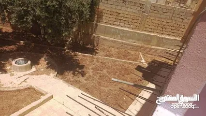  5 بيت طابقين للبيع الارض:505كم البناءطابقين..تصنيف ج مساحه البناء تقريبا طابق الارضي 185 متر مساحه الب