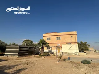  3 بيت للبيع ف