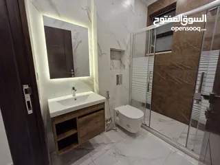  22 شقة طابق ارضي مميزة للبيع بمساحة 196 م بنظام شبه ڤيلا ،ثلاث مداخل مع ترسات واسعة وتشطيبات راقية .