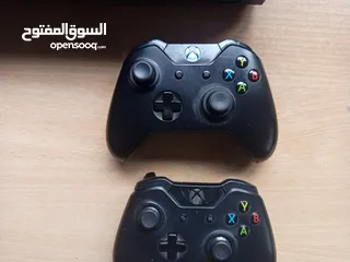  4 XBOX ONEمستعمل مع ايد والتانية هدية