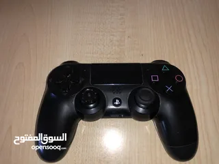  8 Playstation 4 800 GB مستعمل فقط سنه واحدة بحالة  الوكالة ( تتضمن كل الأسلاك و يدتين بليستيشن