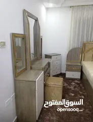  13 أثاث نظيف ( غرفة نوم ، غرفة جلوس ، غرفة ضيوف مع سفره ) شبه جديد