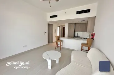  1 غرفه وصاله اول ساكن مفروشه بالكامل بنايه جديده كامله الخدمات في قلب دبي
