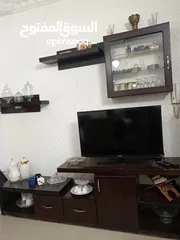  2 طاولة تلفاز  كامله (دون شاشه) مع رفوف وخزانه