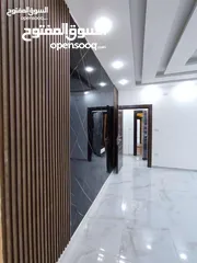  2 شقة مميزه مساحتها 160م او مع روف 200 م في الحي الشرقي