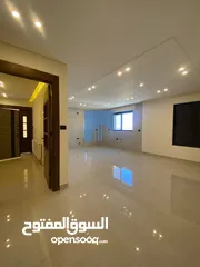  10 شقة أرضية فاخرة للبيع في خلدا  - خلف بردايس 171م مع ترس 50م تشطيب سوبر ديلوكس لم تسكن